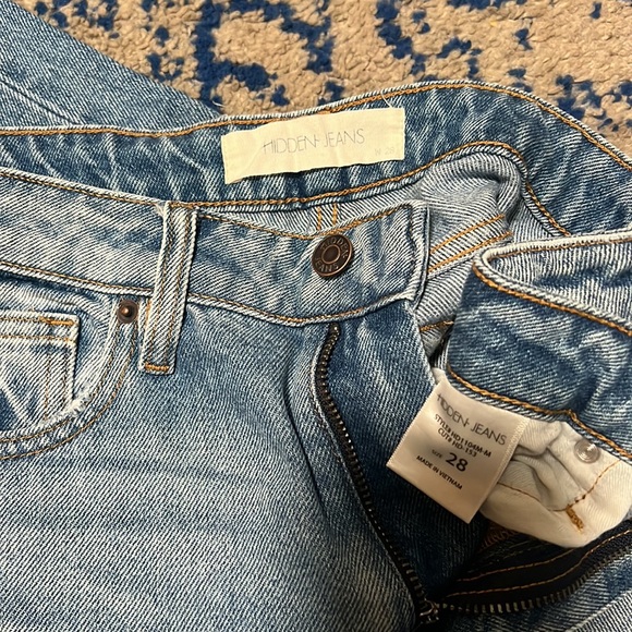 The Best Frayed Cuff Mom Jeans✨ by HIDDEN Jeans (Buckle) - Picture 6 of 9